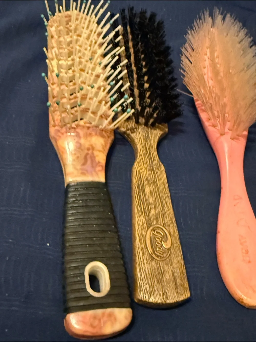 Lot of 7 Vintage 90s Hair Brush Lot of 7 Avon goody and more  see pics